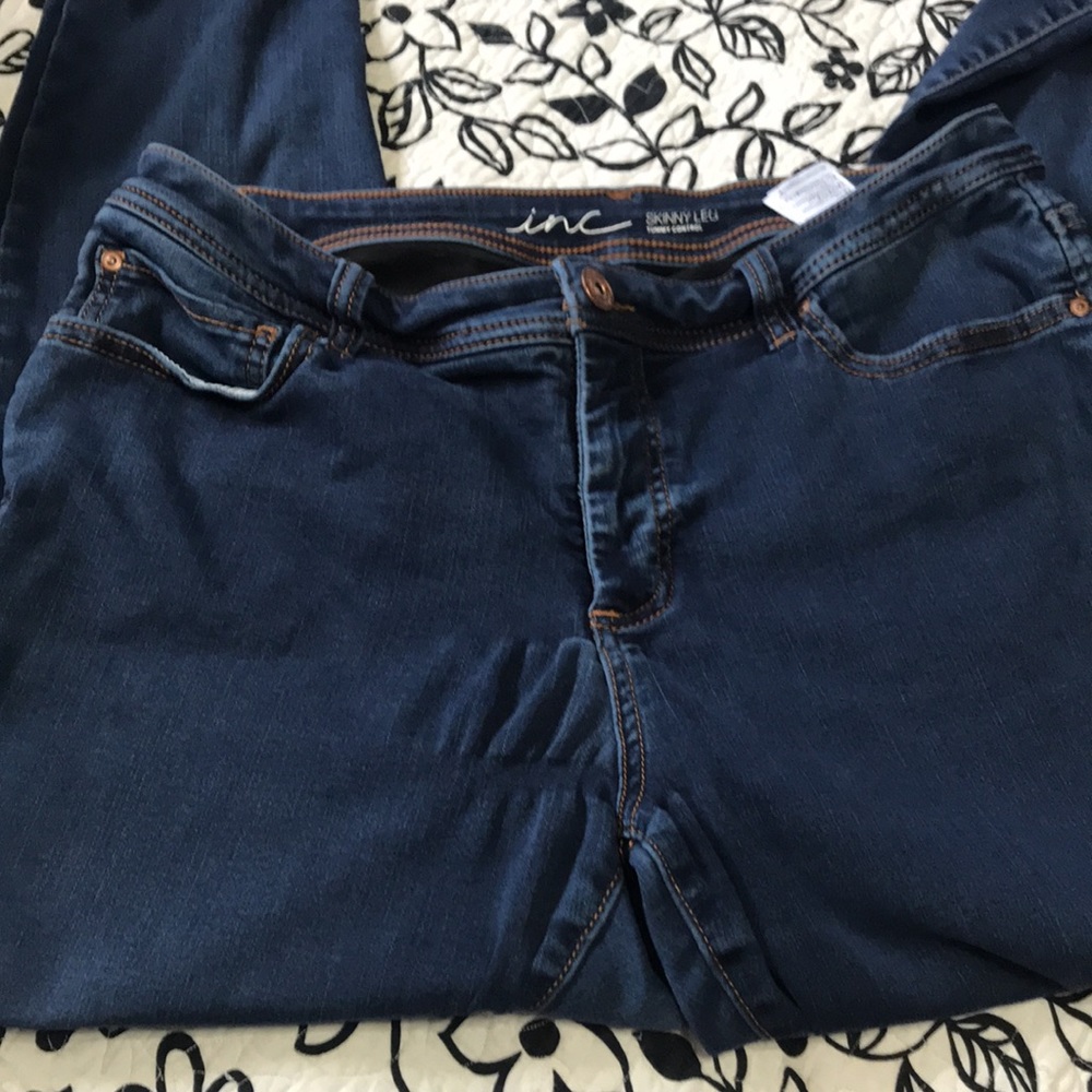 Ladies size 14 skinny leg tummy control jeans by Inc. Great condition - Picture 7 of 7